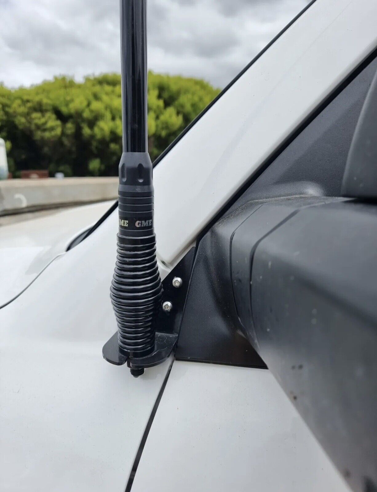 PASSENGER ANTENNA BRACKET TO SUIT 200 SERIES LANDCRUISER