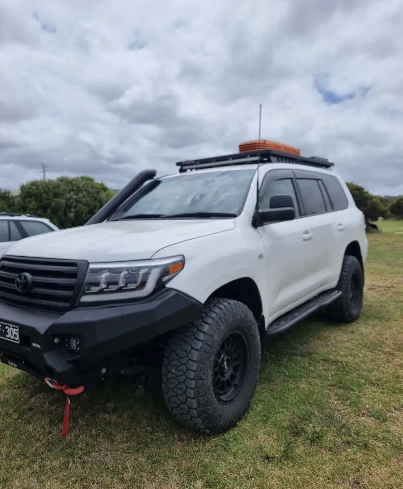 DRIVERS ANTENNA BRACKET TO SUIT 200 SERIES LANDCRUISER